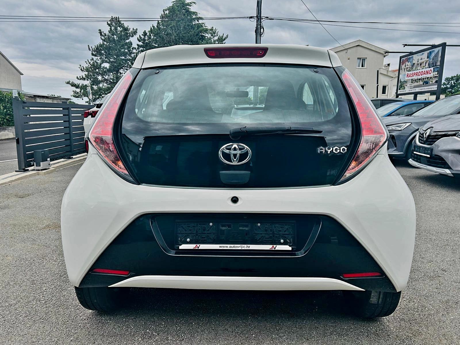 Toyota Aygo 1,0*SERVIS *JAMSTVO *, fotografija 4