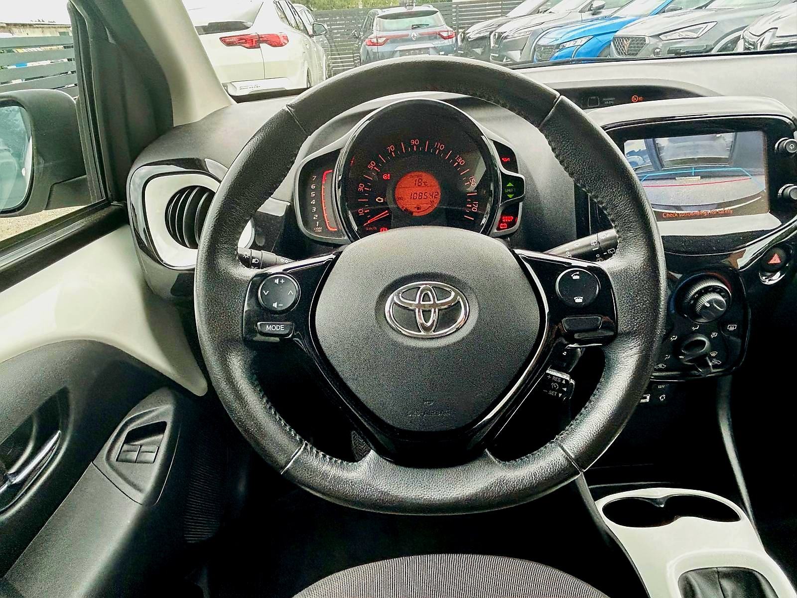 Toyota Aygo 1,0*SERVIS *JAMSTVO *, fotografija 7