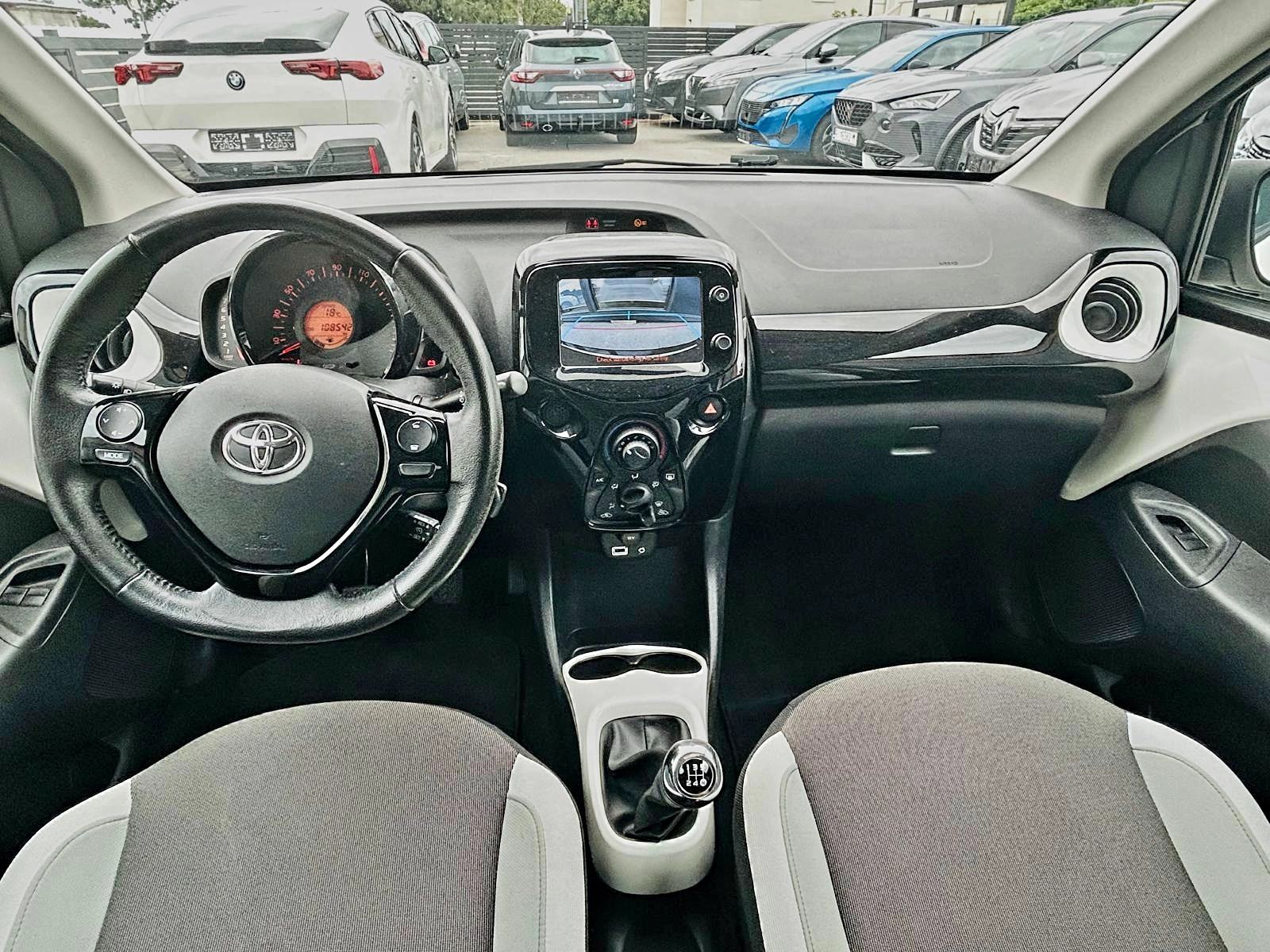 Toyota Aygo 1,0*SERVIS *JAMSTVO *, fotografija 8