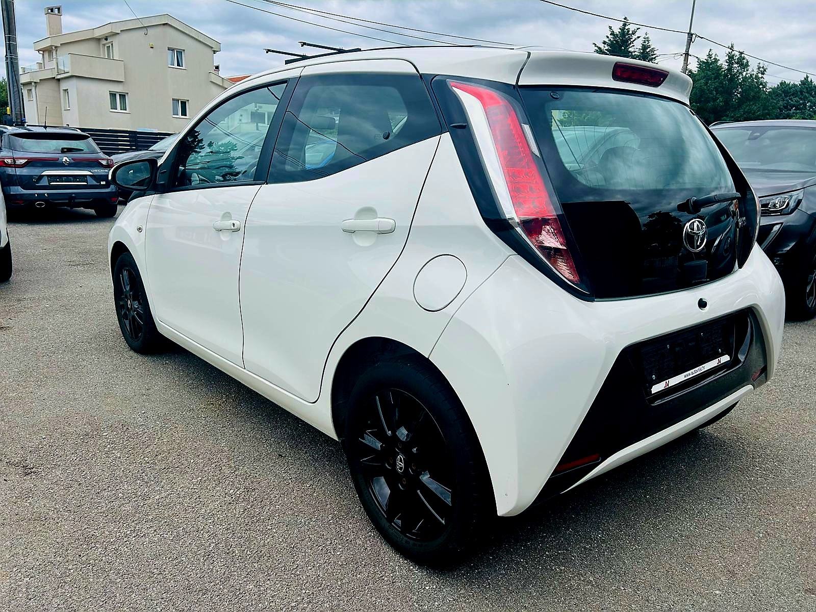 Toyota Aygo 1,0*SERVIS *JAMSTVO *, fotografija 9