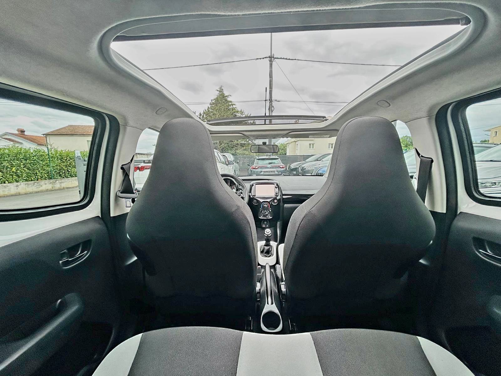 Toyota Aygo 1,0*SERVIS *JAMSTVO *, fotografija 11