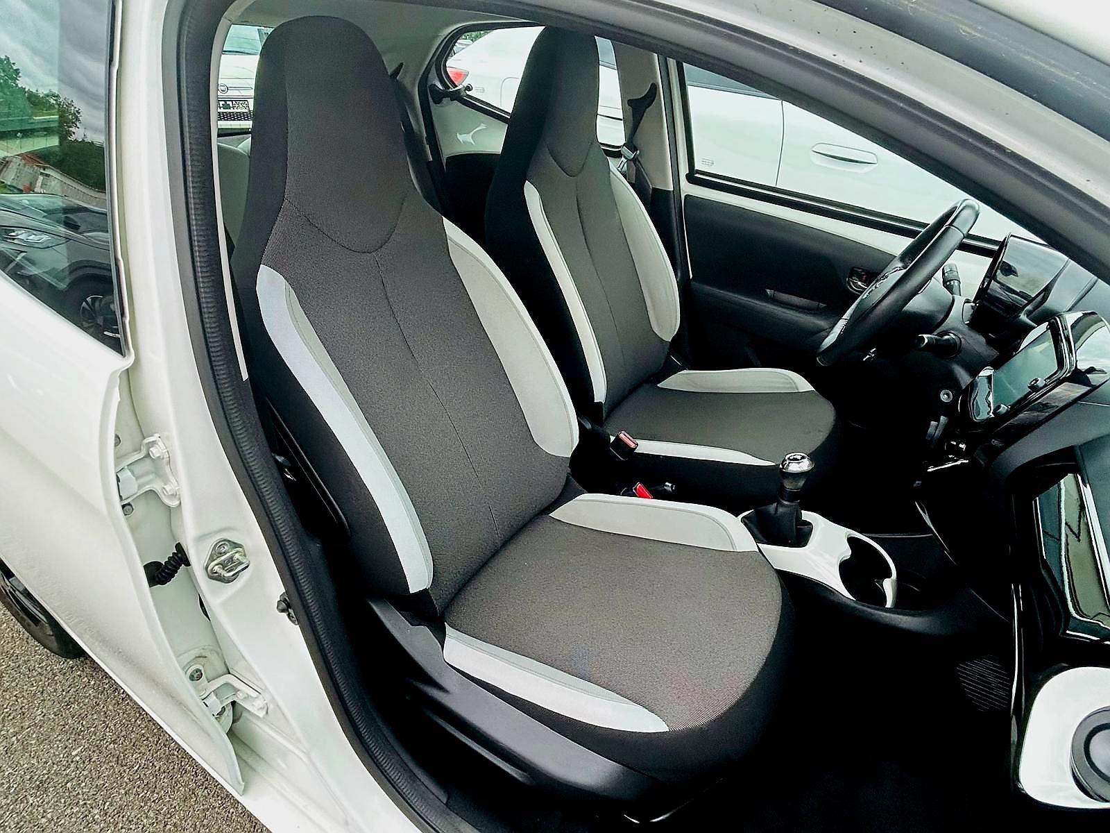 Toyota Aygo 1,0*SERVIS *JAMSTVO *, fotografija 15