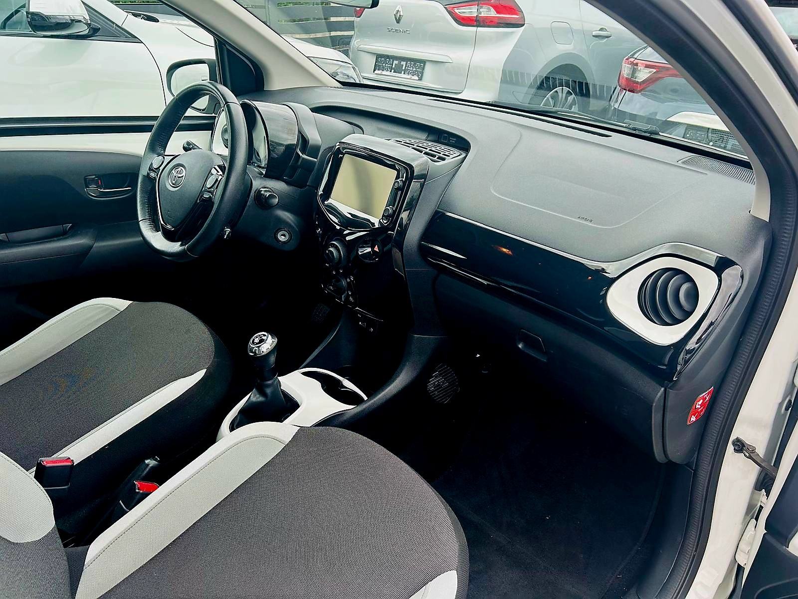 Toyota Aygo 1,0*SERVIS *JAMSTVO *, fotografija 14