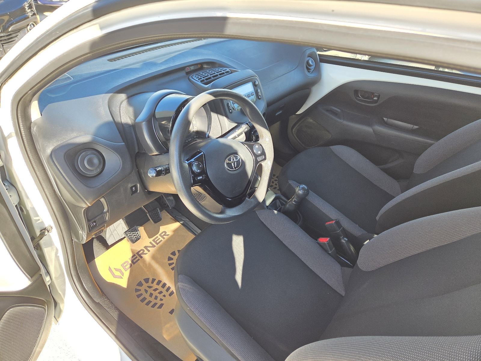 Toyota Aygo 1,0 VVT-i x, fotografija 6
