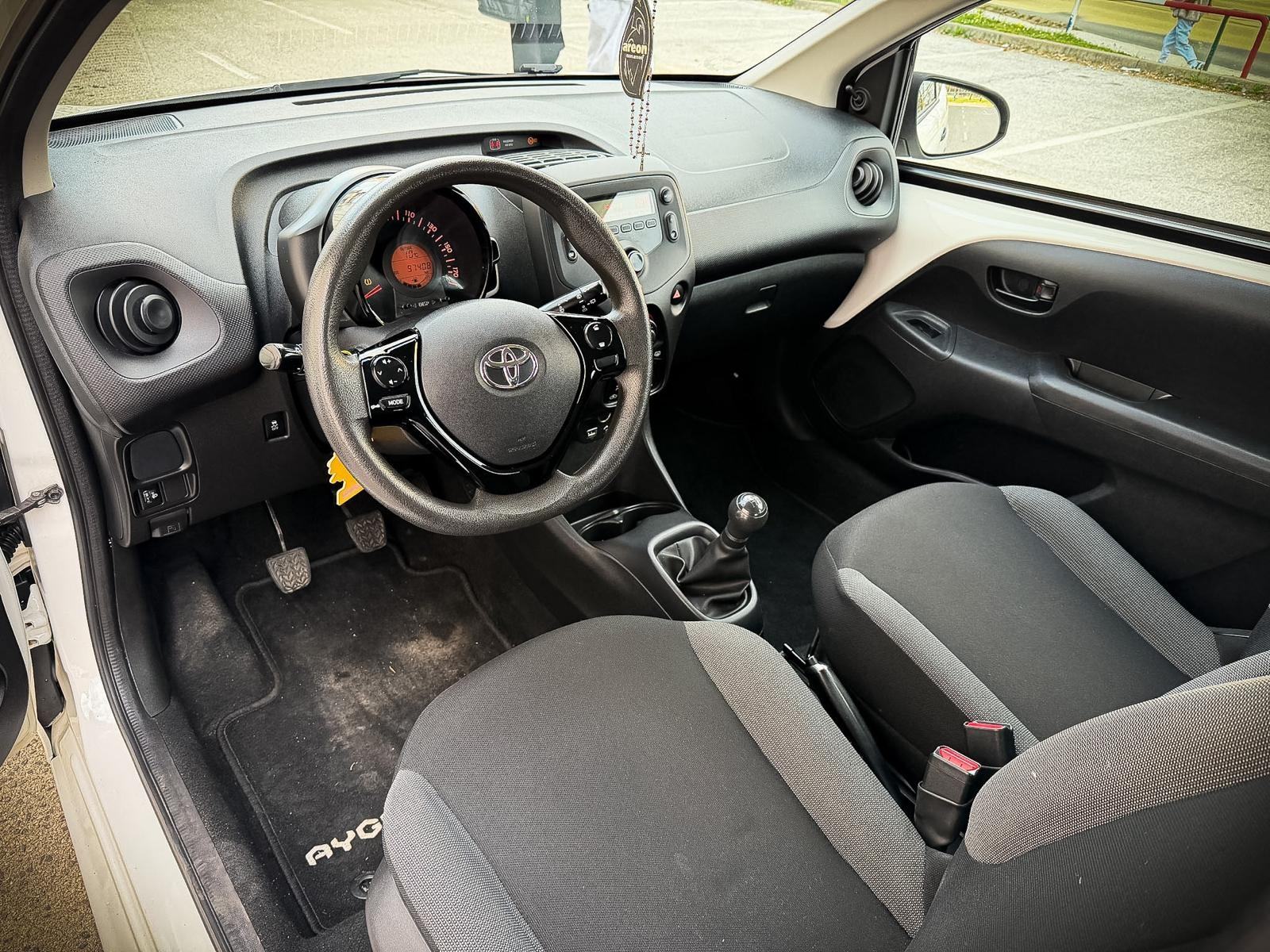 Toyota Aygo 1,0. 2015g, fotografija 9