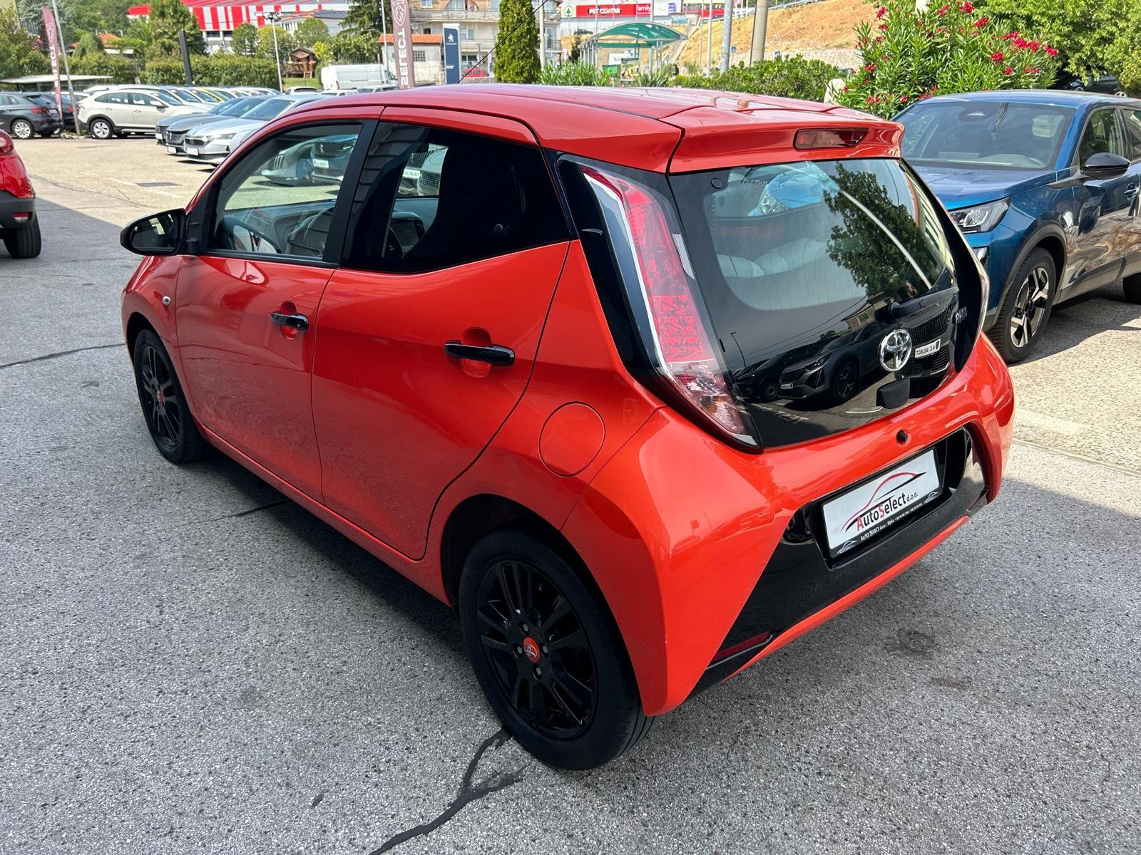 Toyota Aygo 1,0 VVT-i - 90.000KM - 2014 - GARANCIJA - TOP STANJE!!, fotografija 4