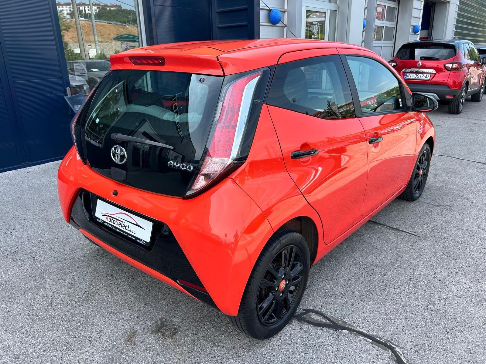 Toyota Aygo 1,0 VVT-i - 90.000KM - 2014 - GARANCIJA - TOP STANJE!!, fotografija 5