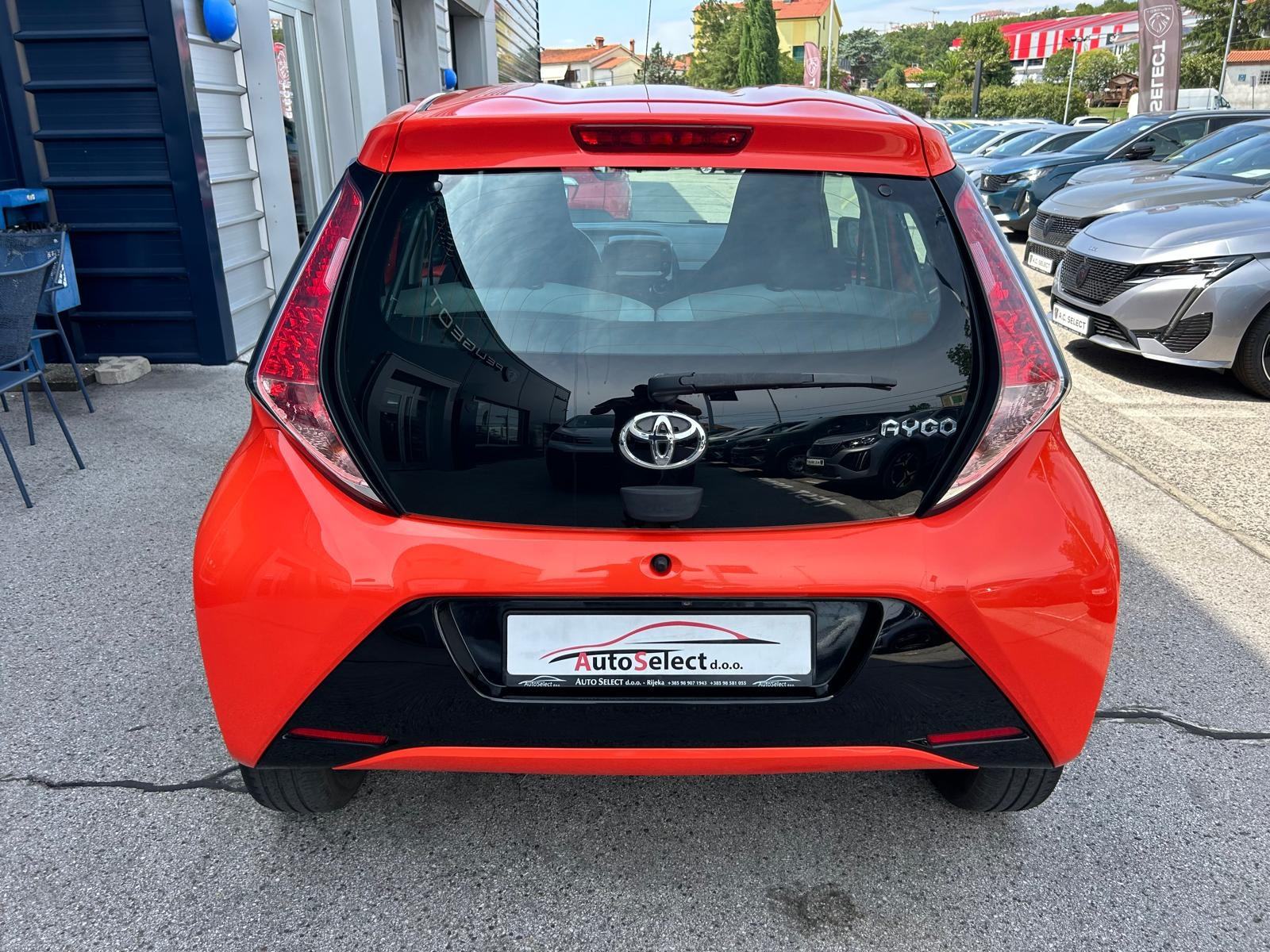 Toyota Aygo 1,0 VVT-i - 90.000KM - 2014 - GARANCIJA - TOP STANJE!!, fotografija 6