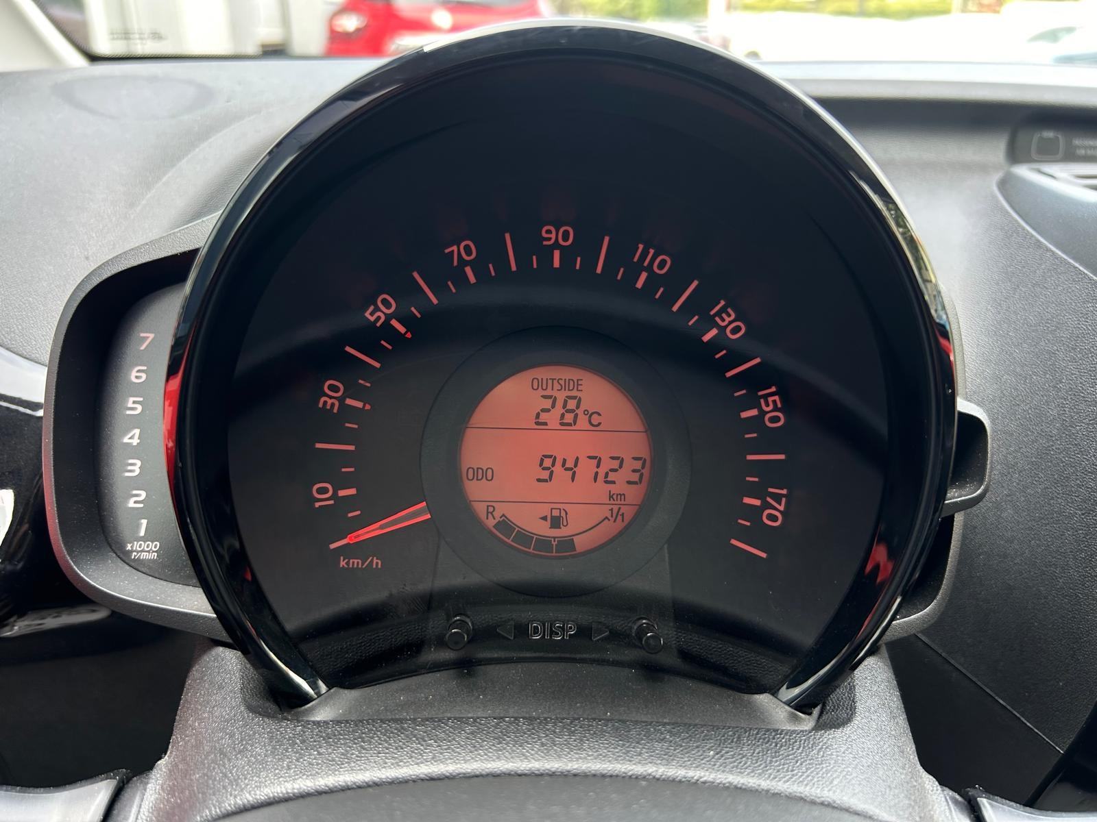 Toyota Aygo 1,0 VVT-i - 90.000KM - 2014 - GARANCIJA - TOP STANJE!!, fotografija 11