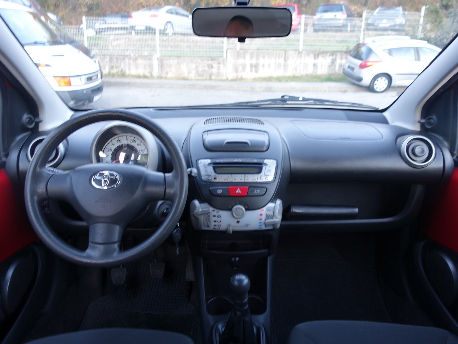 Toyota Aygo 1,0 VVT-i / JAMSTVO + REGISTRACIJA, fotografija 10