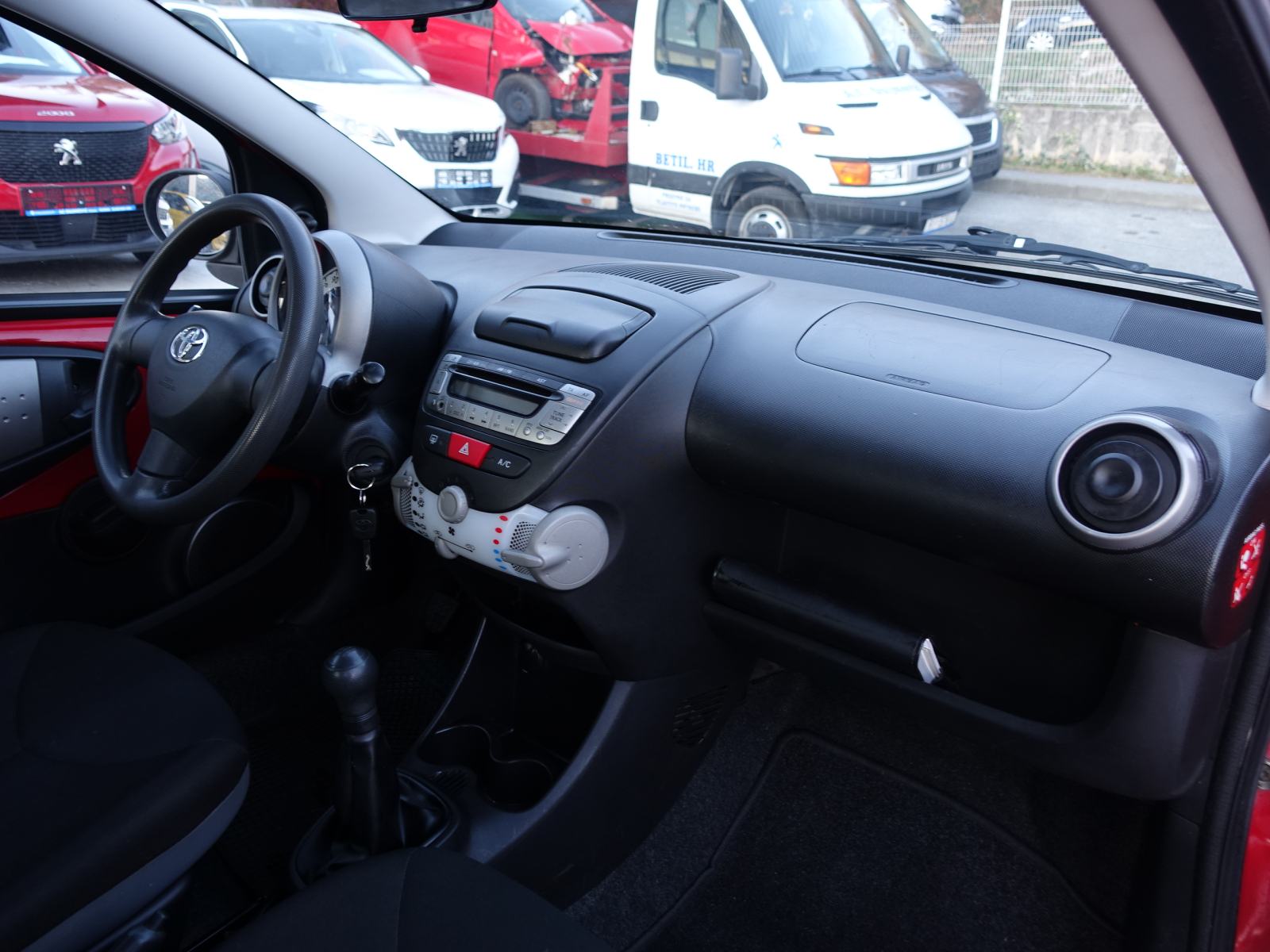 Toyota Aygo 1,0 VVT-i / JAMSTVO + REGISTRACIJA, fotografija 11