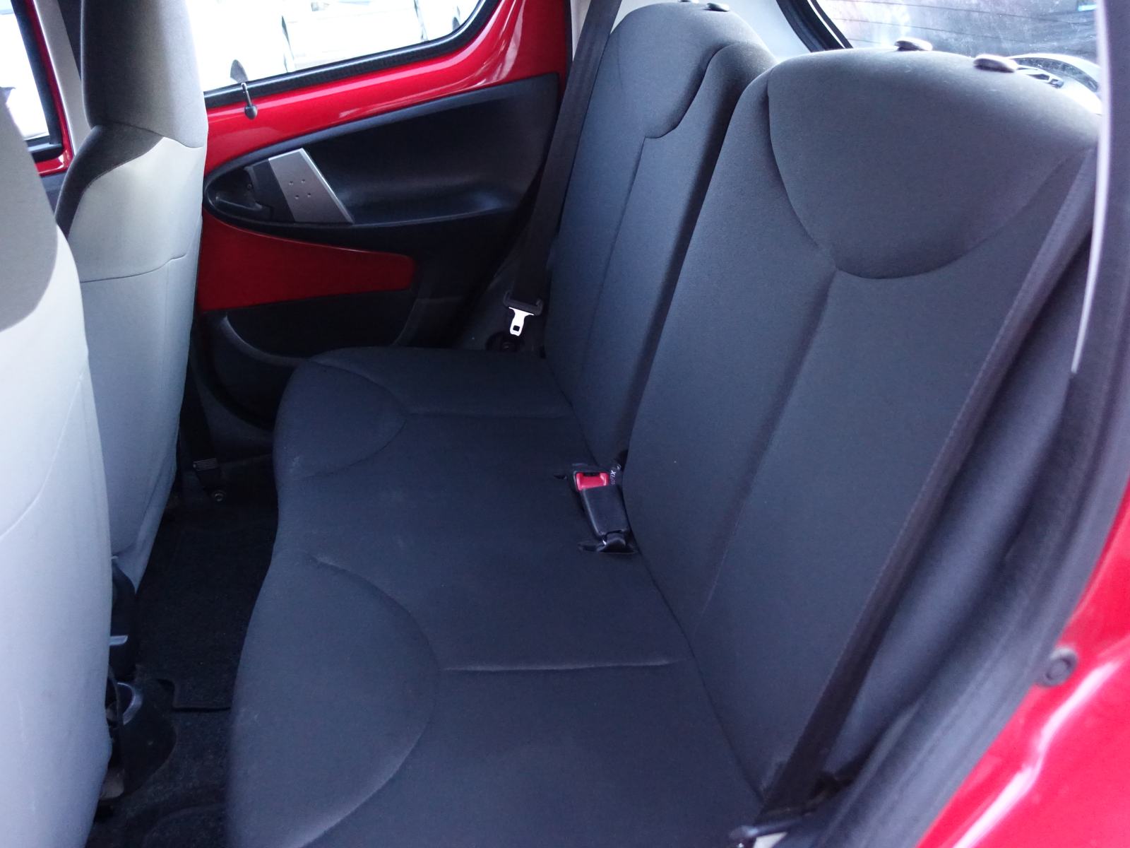 Toyota Aygo 1,0 VVT-i / JAMSTVO + REGISTRACIJA, fotografija 15
