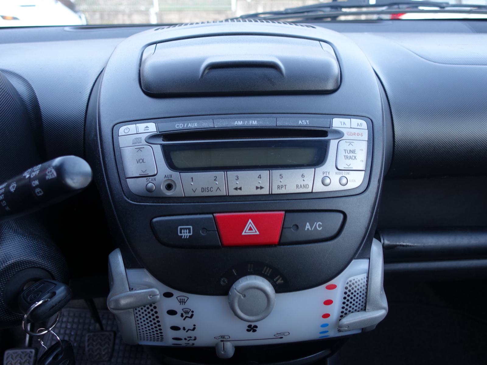 Toyota Aygo 1,0 VVT-i / JAMSTVO + REGISTRACIJA, fotografija 13