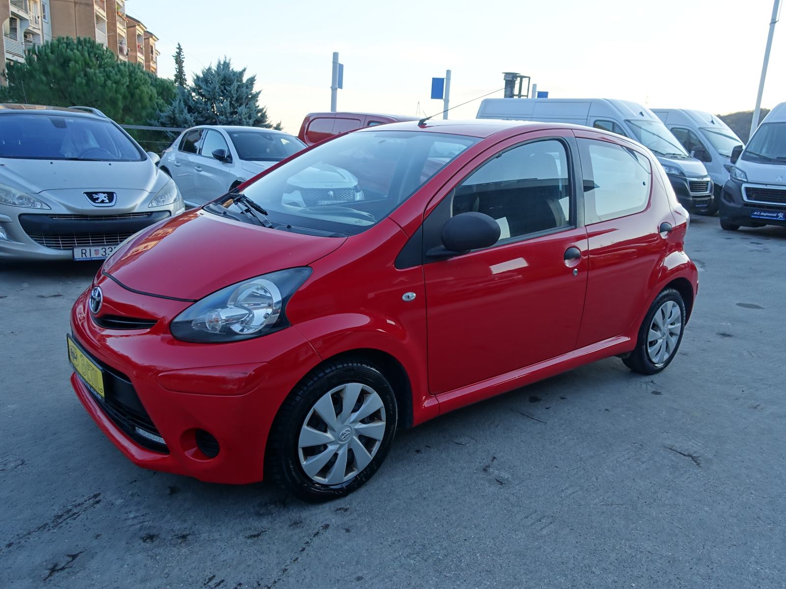 Toyota Aygo 1,0 VVT-i / JAMSTVO + REGISTRACIJA, fotografija 7