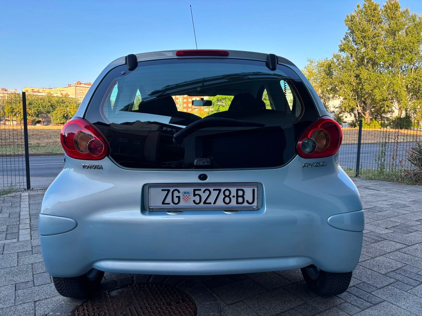 Toyota Aygo 1.0 VVT-i, kupljena u HR., samo 96ooo kilometara, klima, fotografija 4