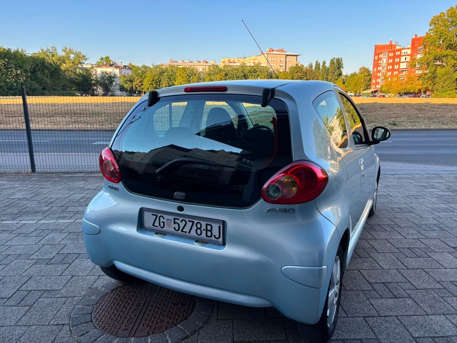 Toyota Aygo 1.0 VVT-i, kupljena u HR., samo 96ooo kilometara, klima, fotografija 5