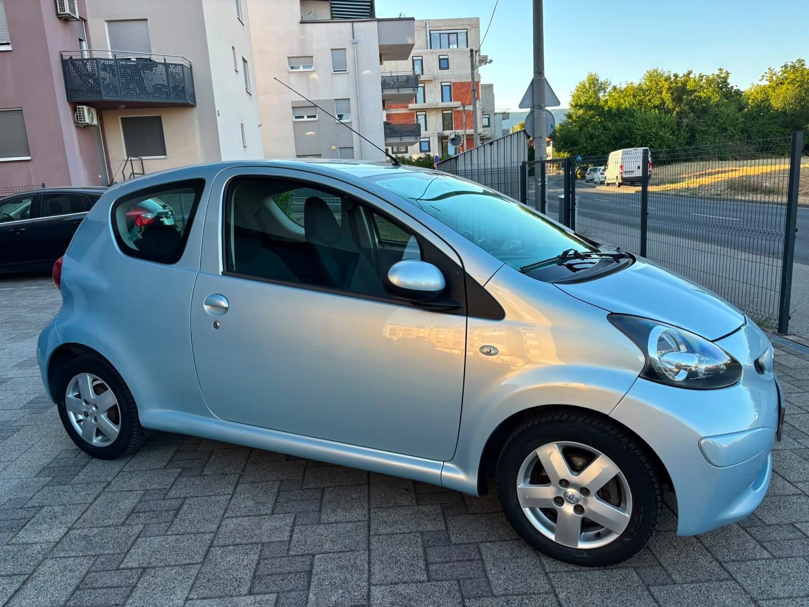 Toyota Aygo 1.0 VVT-i, kupljena u HR., samo 96ooo kilometara, klima, fotografija 6