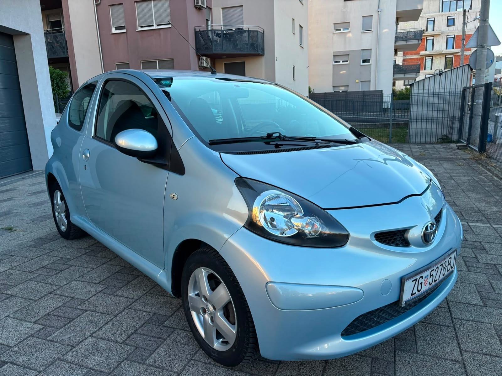 Toyota Aygo 1.0 VVT-i, kupljena u HR., samo 96ooo kilometara, klima, fotografija 7