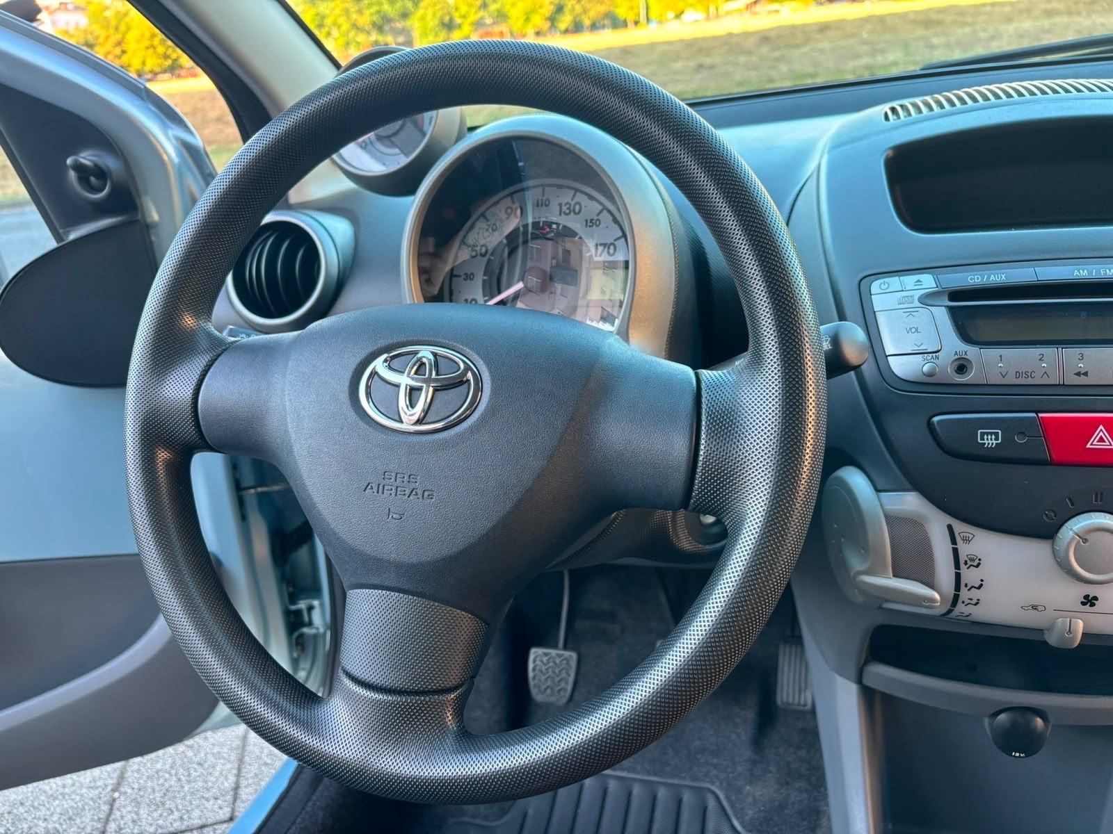 Toyota Aygo 1.0 VVT-i, kupljena u HR., samo 96ooo kilometara, klima, fotografija 11