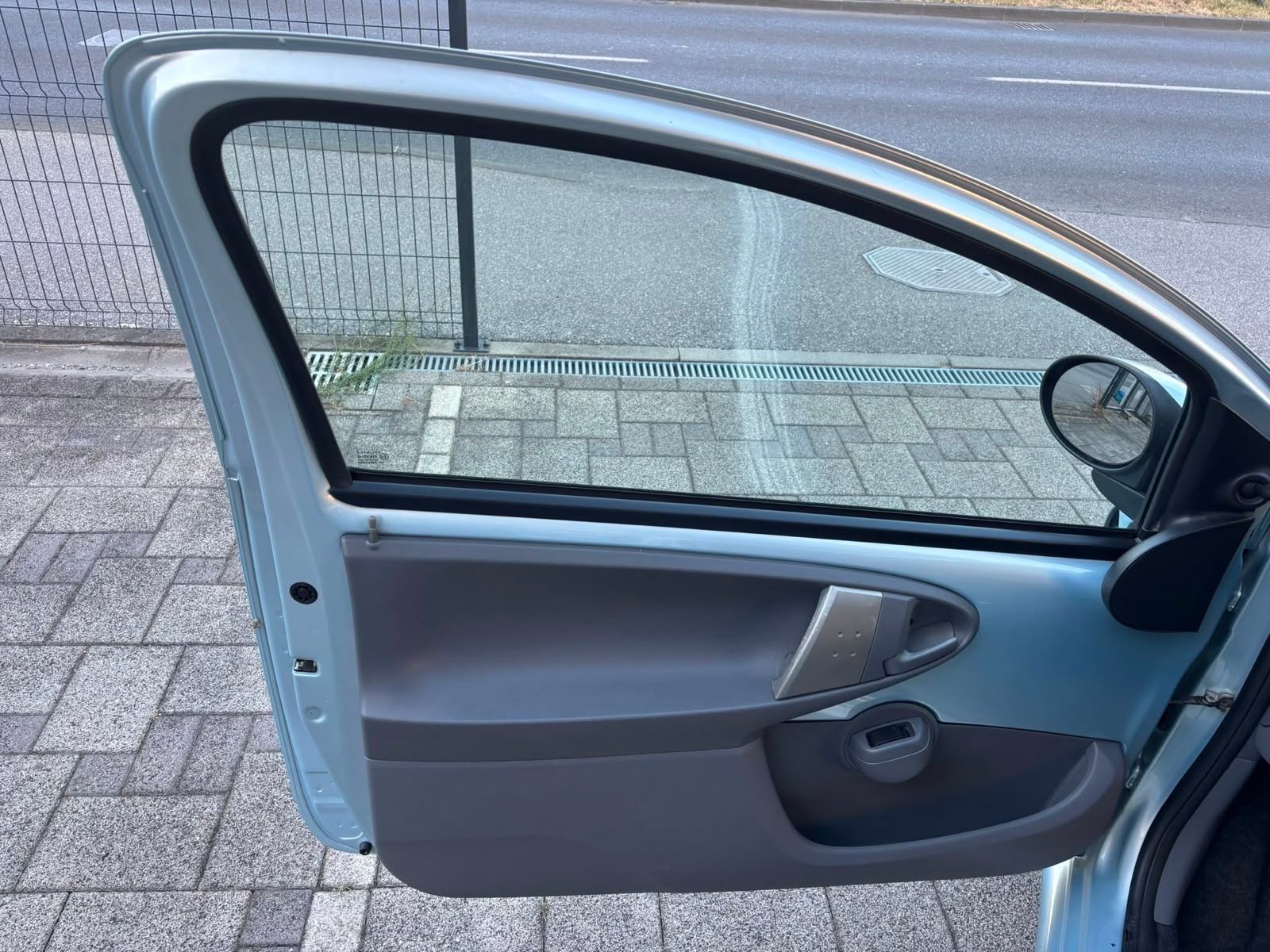 Toyota Aygo 1.0 VVT-i, kupljena u HR., samo 96ooo kilometara, klima, fotografija 16