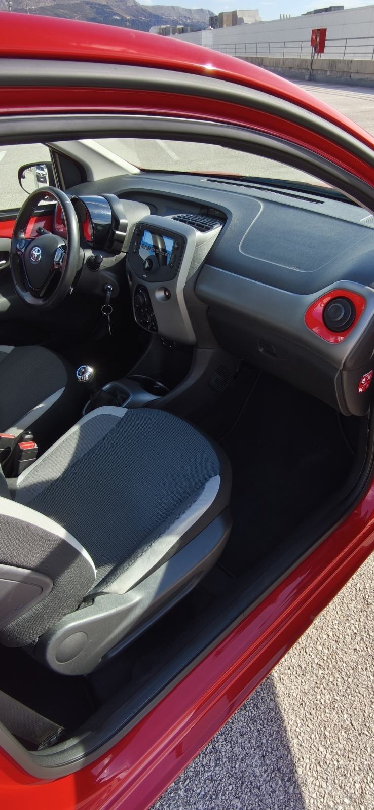 Toyota Aygo 1,0 VVT-i, Reg. 02/2027, Servisna, Klima,, fotografija 15