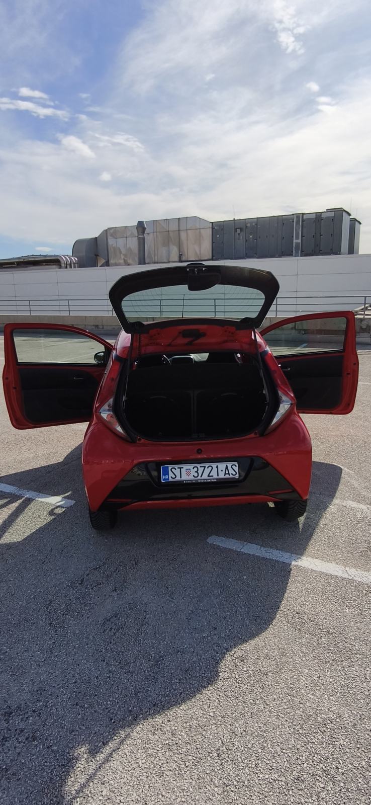Toyota Aygo 1,0 VVT-i, Reg. 02/2027, Servisna, Klima,, fotografija 10