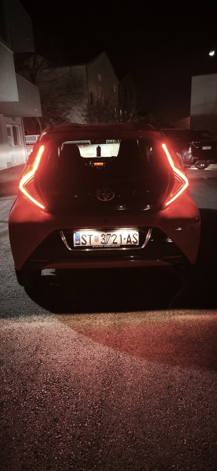 Toyota Aygo 1,0 VVT-i, Reg. 02/2027, Servisna, Klima,, fotografija 12