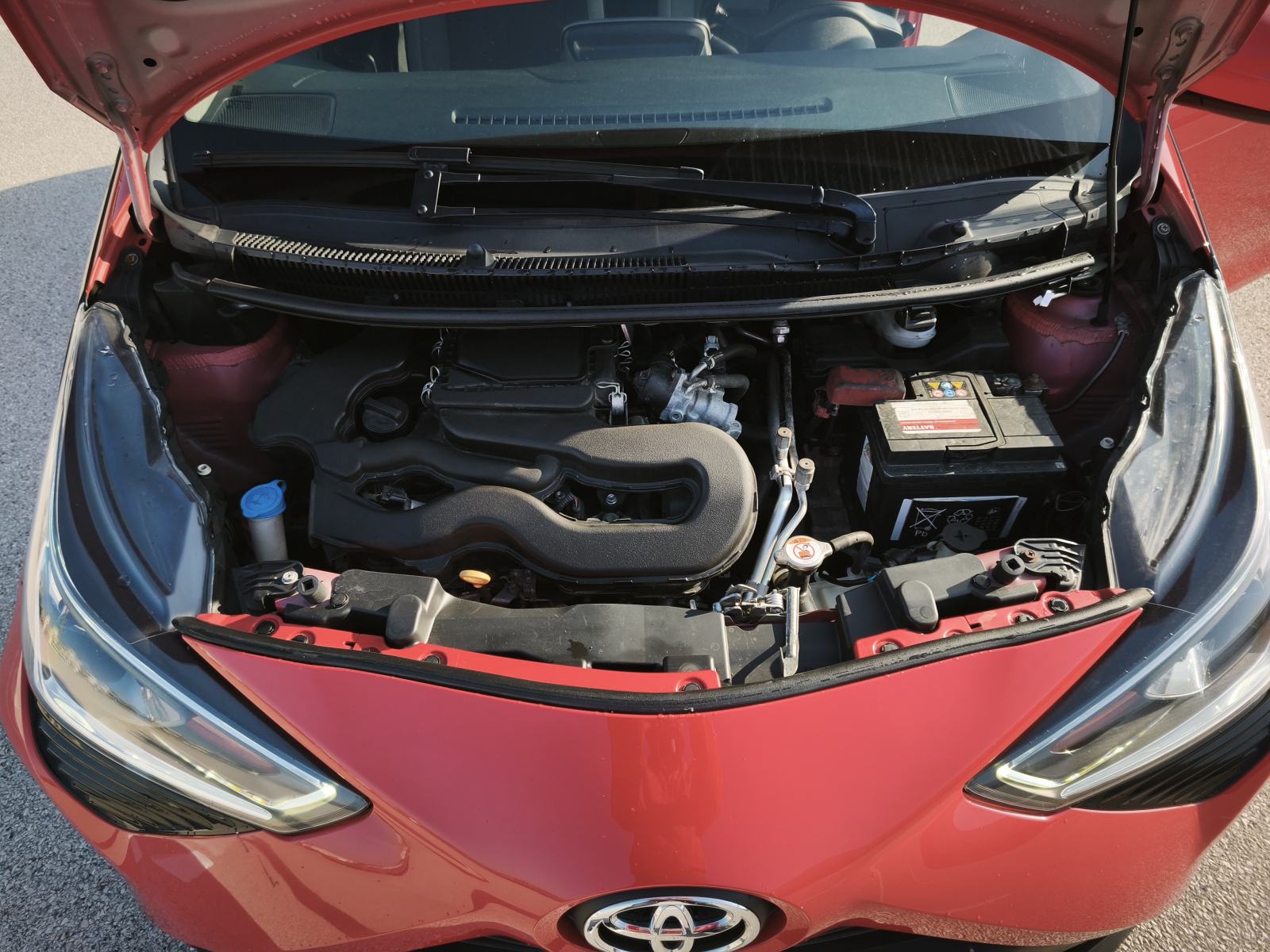 Toyota Aygo 1,0 VVT-i, Reg. 02/2027, Servisna, Klima,, fotografija 17