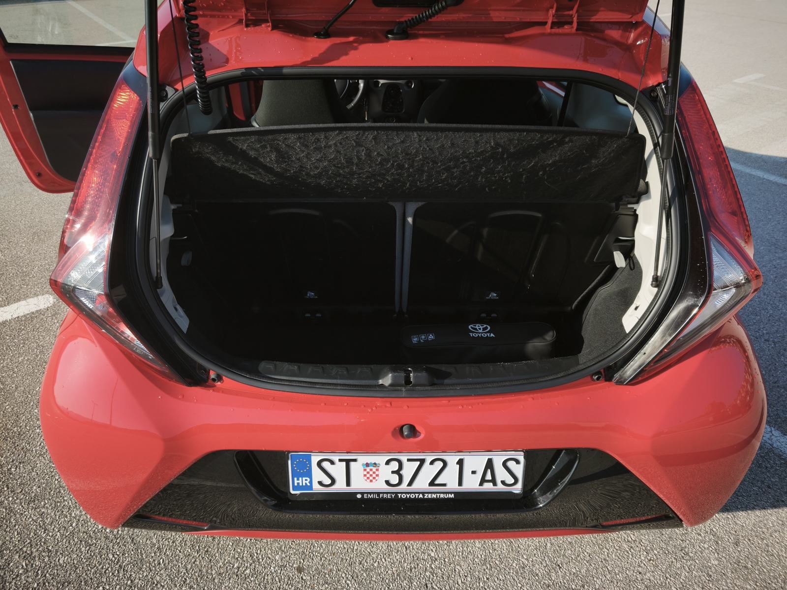 Toyota Aygo 1,0 VVT-i, Reg. 02/2027, Servisna, Klima,, fotografija 11