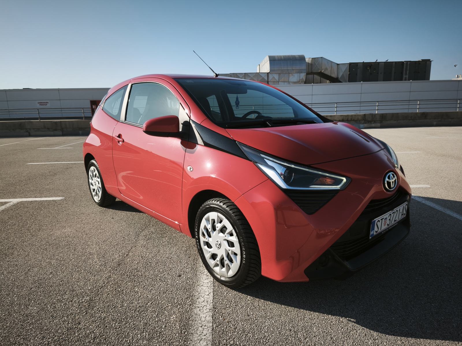 Toyota Aygo 1,0 VVT-i, Reg. 02/2027, Servisna, Klima,, fotografija 3
