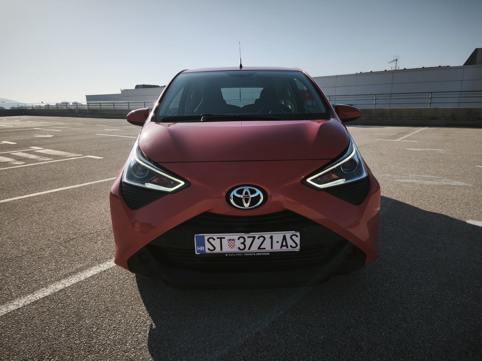 Toyota Aygo 1,0 VVT-i, Reg. 02/2027, Servisna, Klima,, fotografija 2