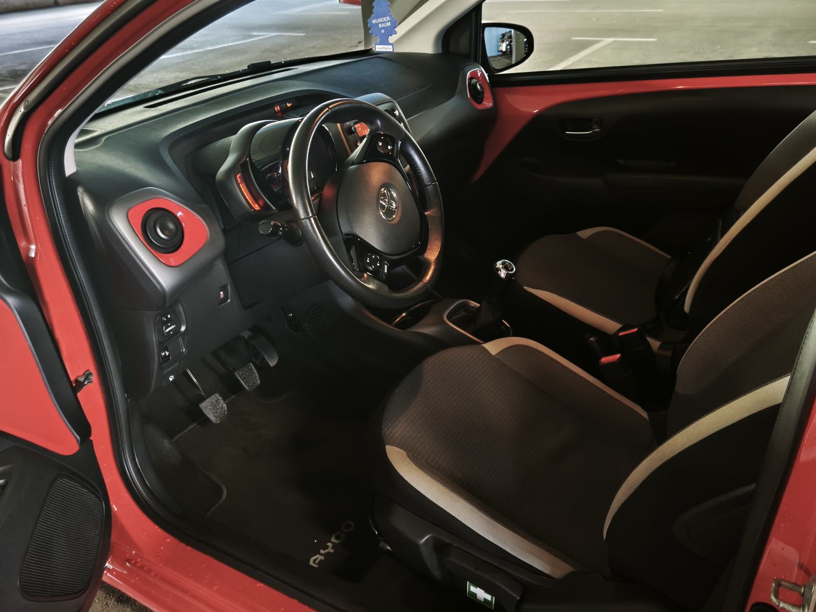 Toyota Aygo 1,0 VVT-i, Reg. 02/2027, Servisna, Klima,, fotografija 13