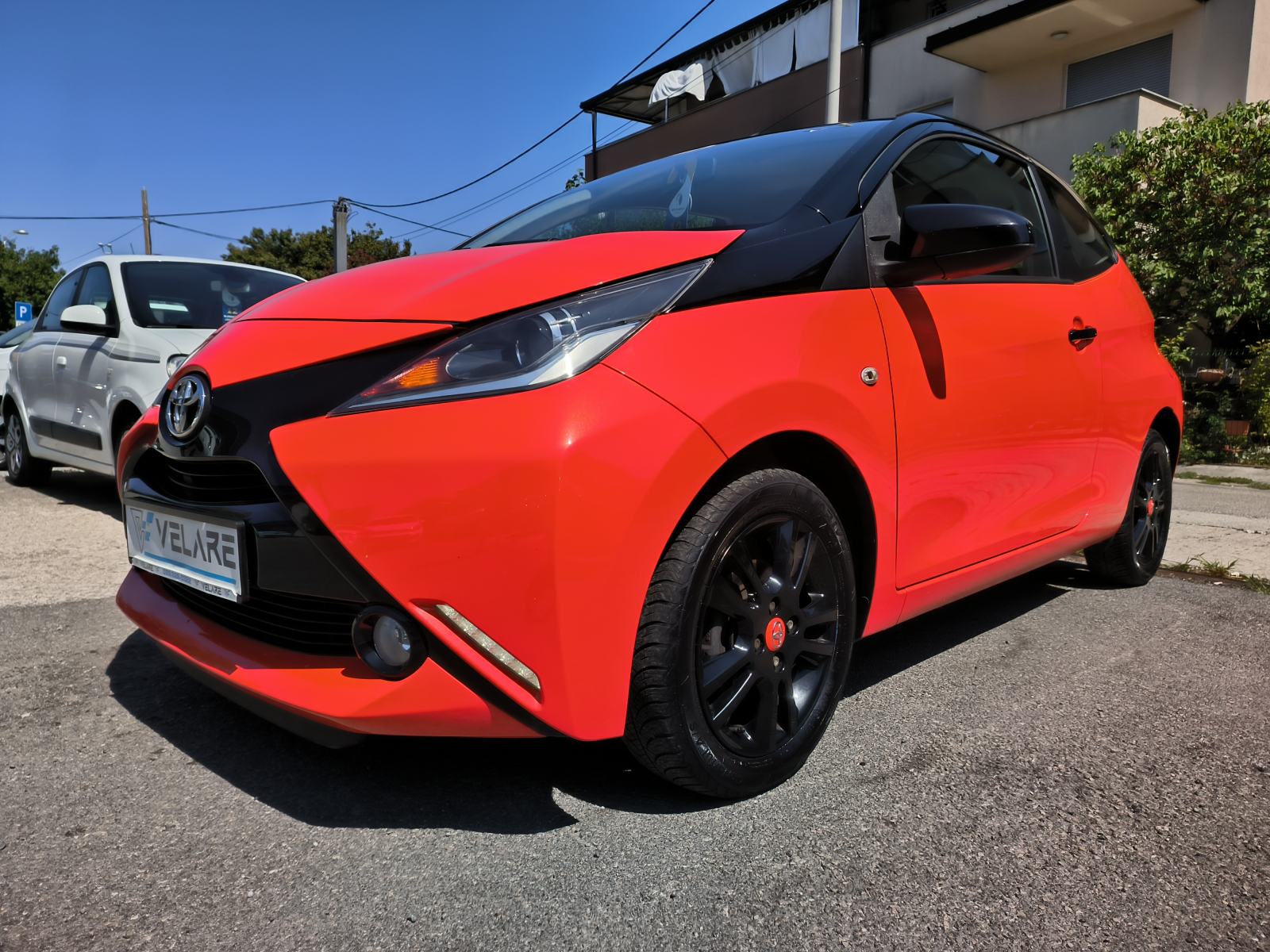 Toyota Aygo 1,0 VVT-i x-play, SERVISNA, JAMSTVO, REG. 1 GODINU, fotografija 1