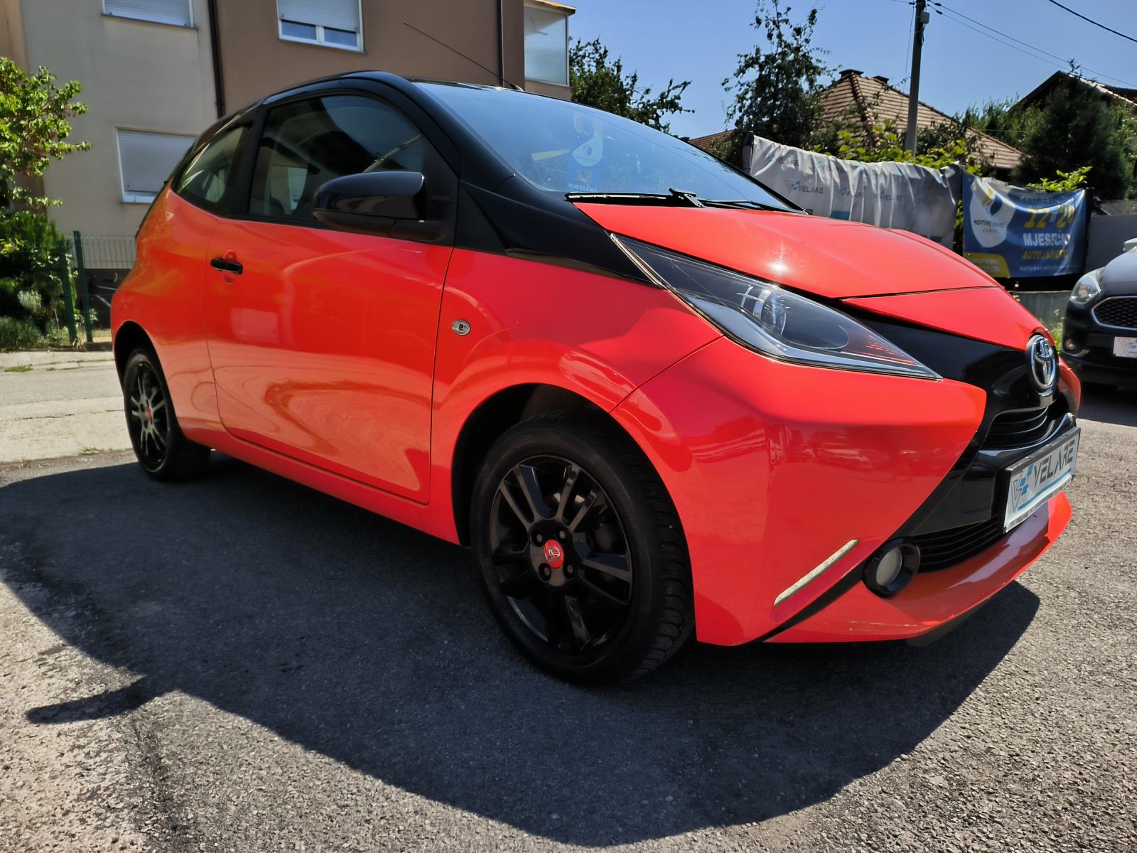 Toyota Aygo 1,0 VVT-i x-play, SERVISNA, JAMSTVO, REG. 1 GODINU, fotografija 2