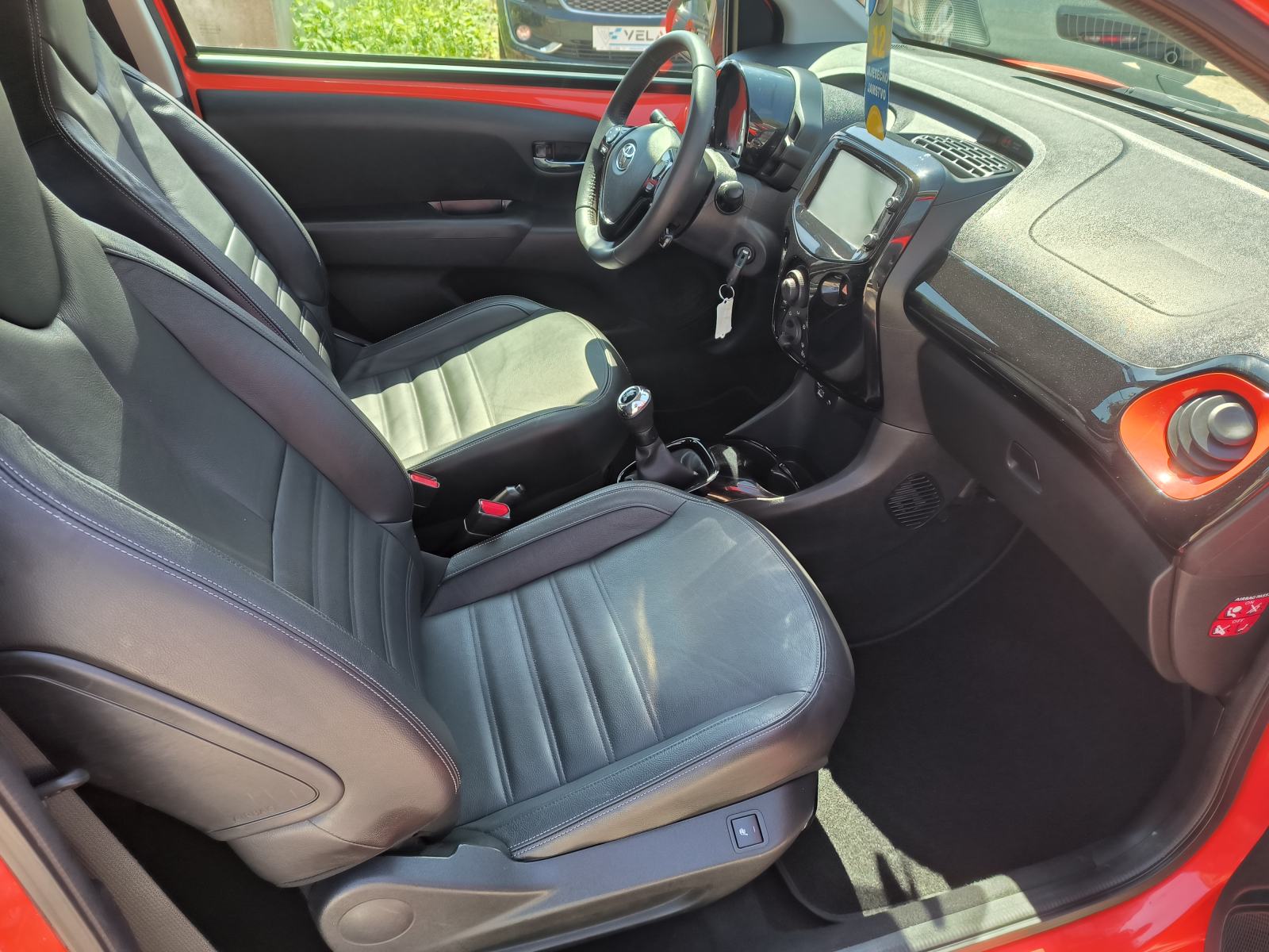 Toyota Aygo 1,0 VVT-i x-play, SERVISNA, JAMSTVO, REG. 1 GODINU, fotografija 13