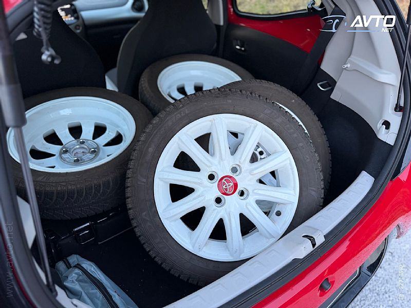 Toyota Aygo 1,0 VVT-i X- play Touch Alloys 15300 km, fotografija 4