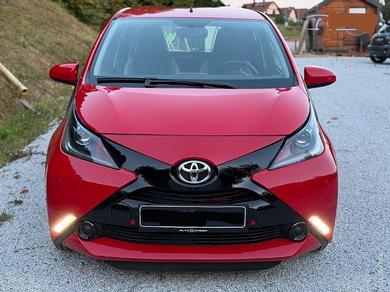 Toyota Aygo 1,0 VVT-i X- play Touch Alloys 15300 km, fotografija 9