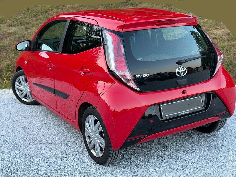 Toyota Aygo 1,0 VVT-i X- play Touch Alloys 15300 km, fotografija 7