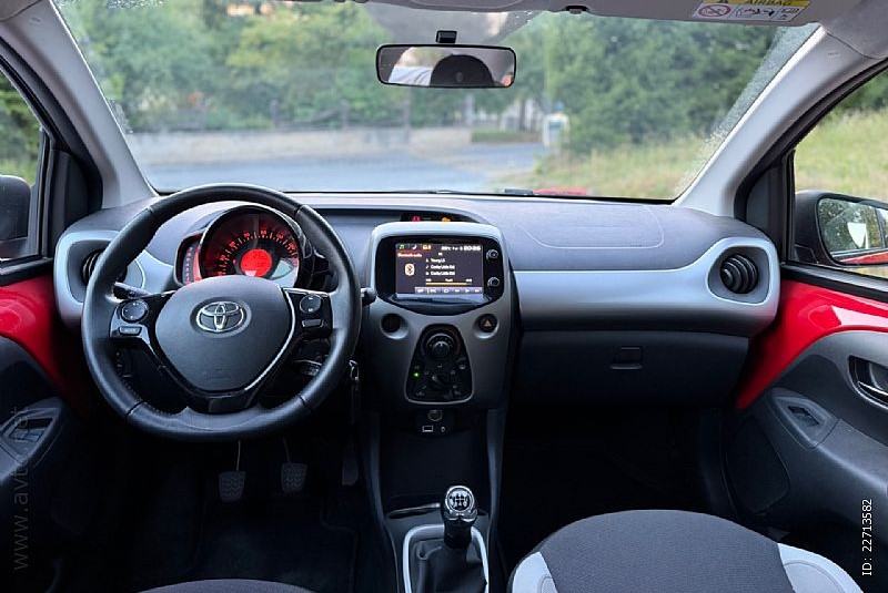 Toyota Aygo 1,0 VVT-i X- play Touch Alloys 15300 km, fotografija 11