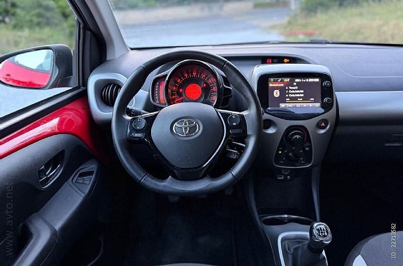 Toyota Aygo 1,0 VVT-i X- play Touch Alloys 15300 km, fotografija 2