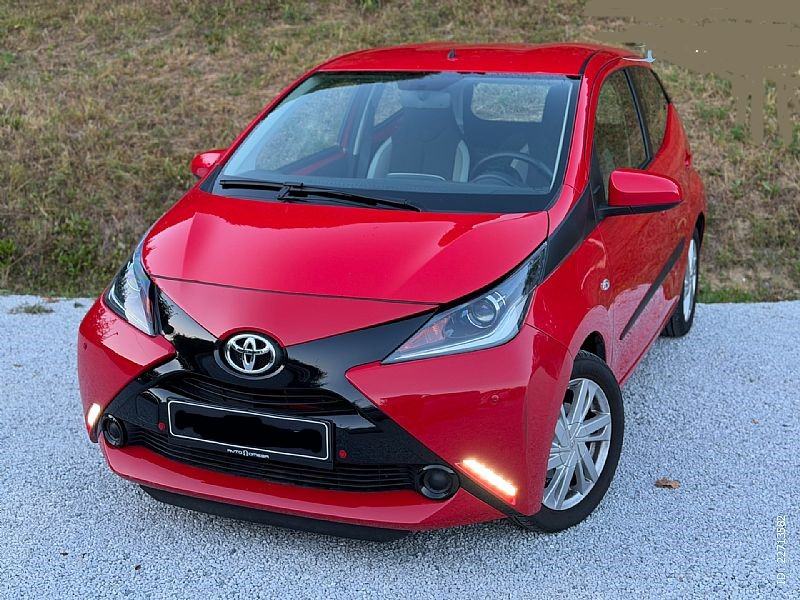 Toyota Aygo 1,0 VVT-i X- play Touch Alloys 15300 km, fotografija 1