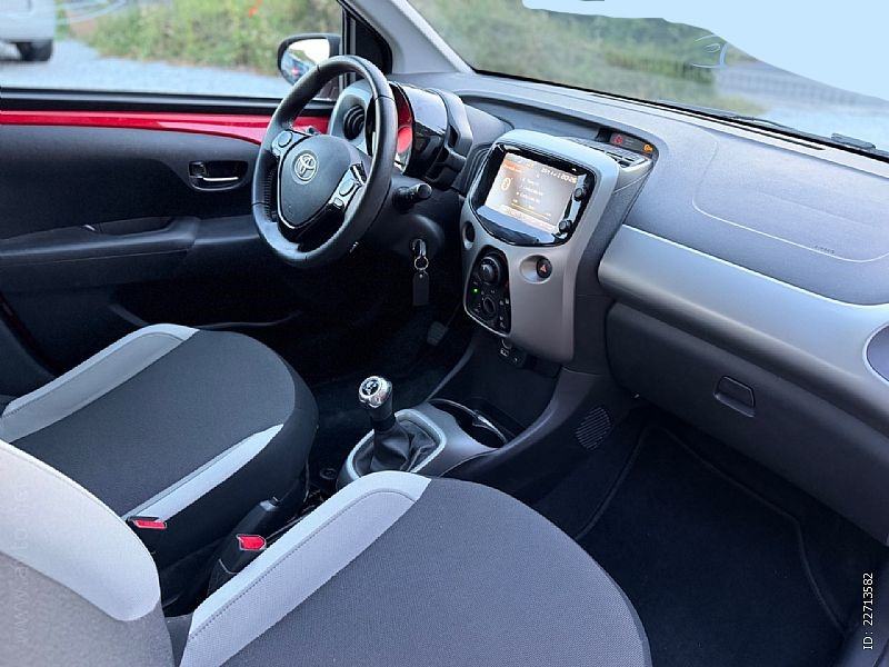 Toyota Aygo 1,0 VVT-i X- play Touch Alloys 15300 km, fotografija 3