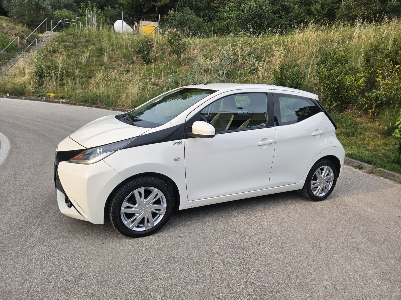 Toyota Aygo 1,0i,prvi vlasnik,kao nova, fotografija 3