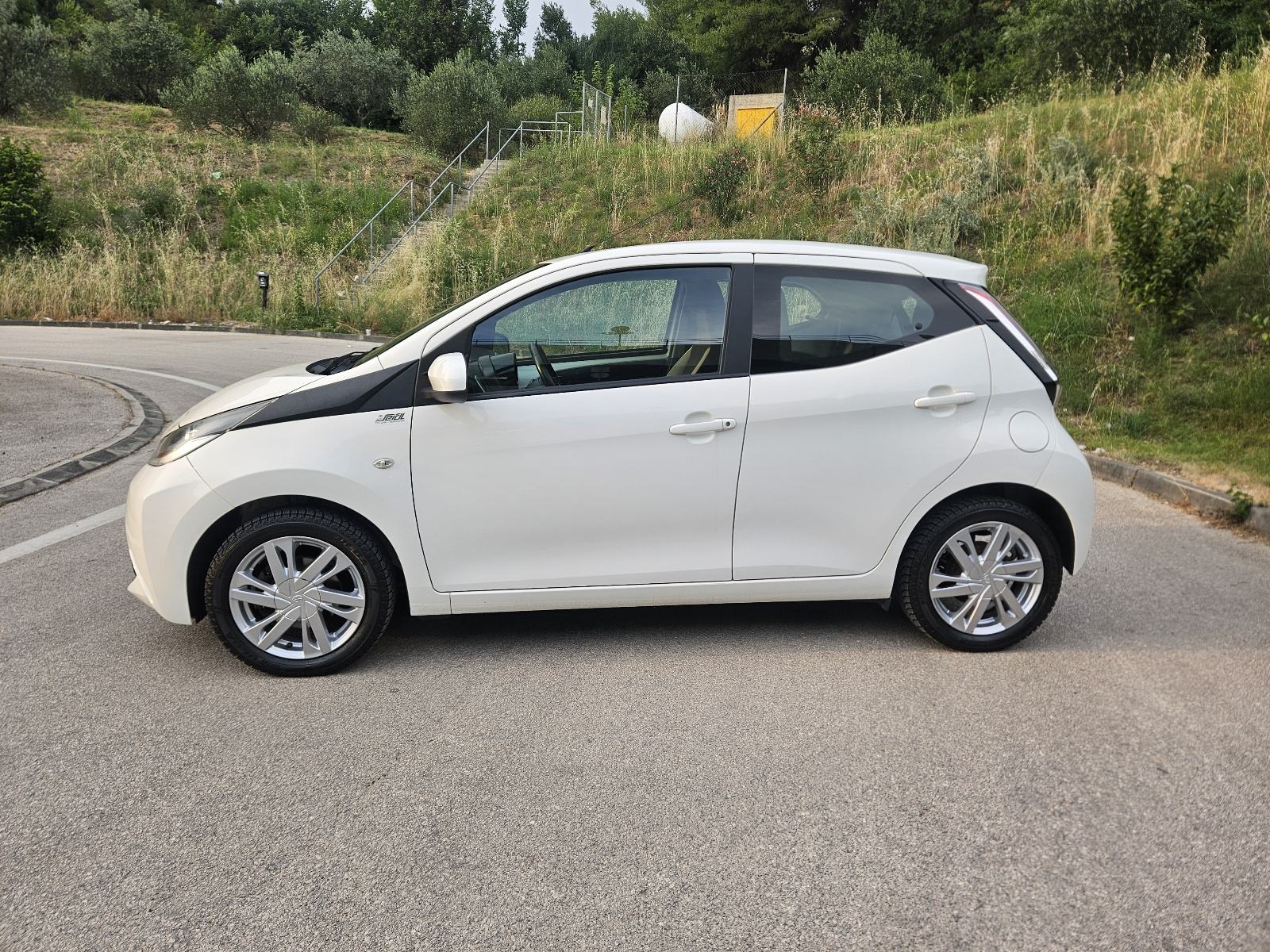 Toyota Aygo 1,0i,prvi vlasnik,kao nova, fotografija 4