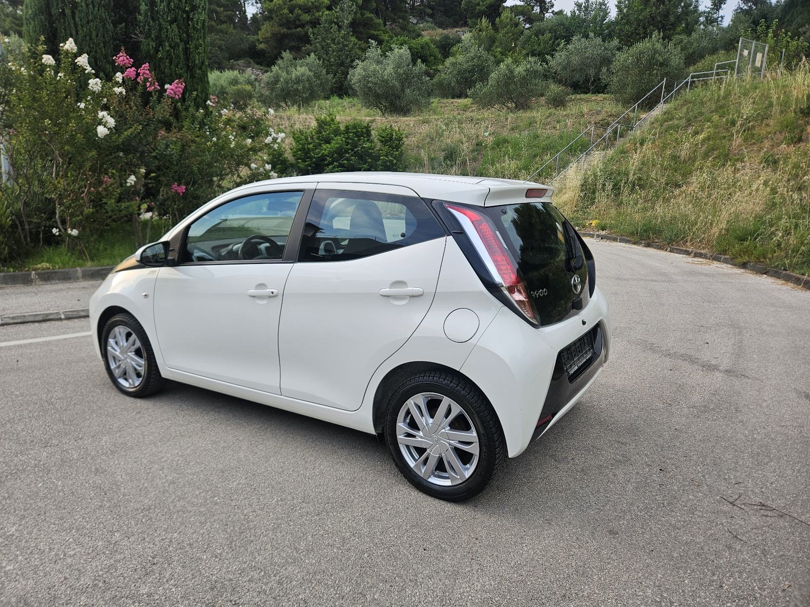 Toyota Aygo 1,0i,prvi vlasnik,kao nova, fotografija 5