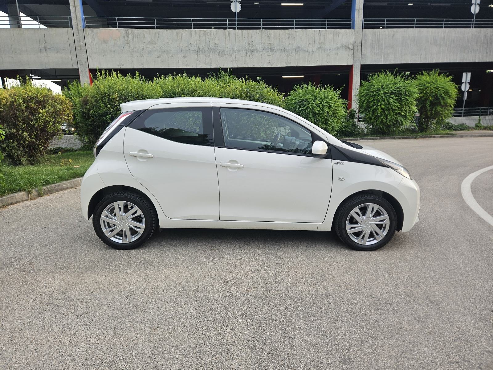 Toyota Aygo 1,0i,prvi vlasnik,kao nova, fotografija 8