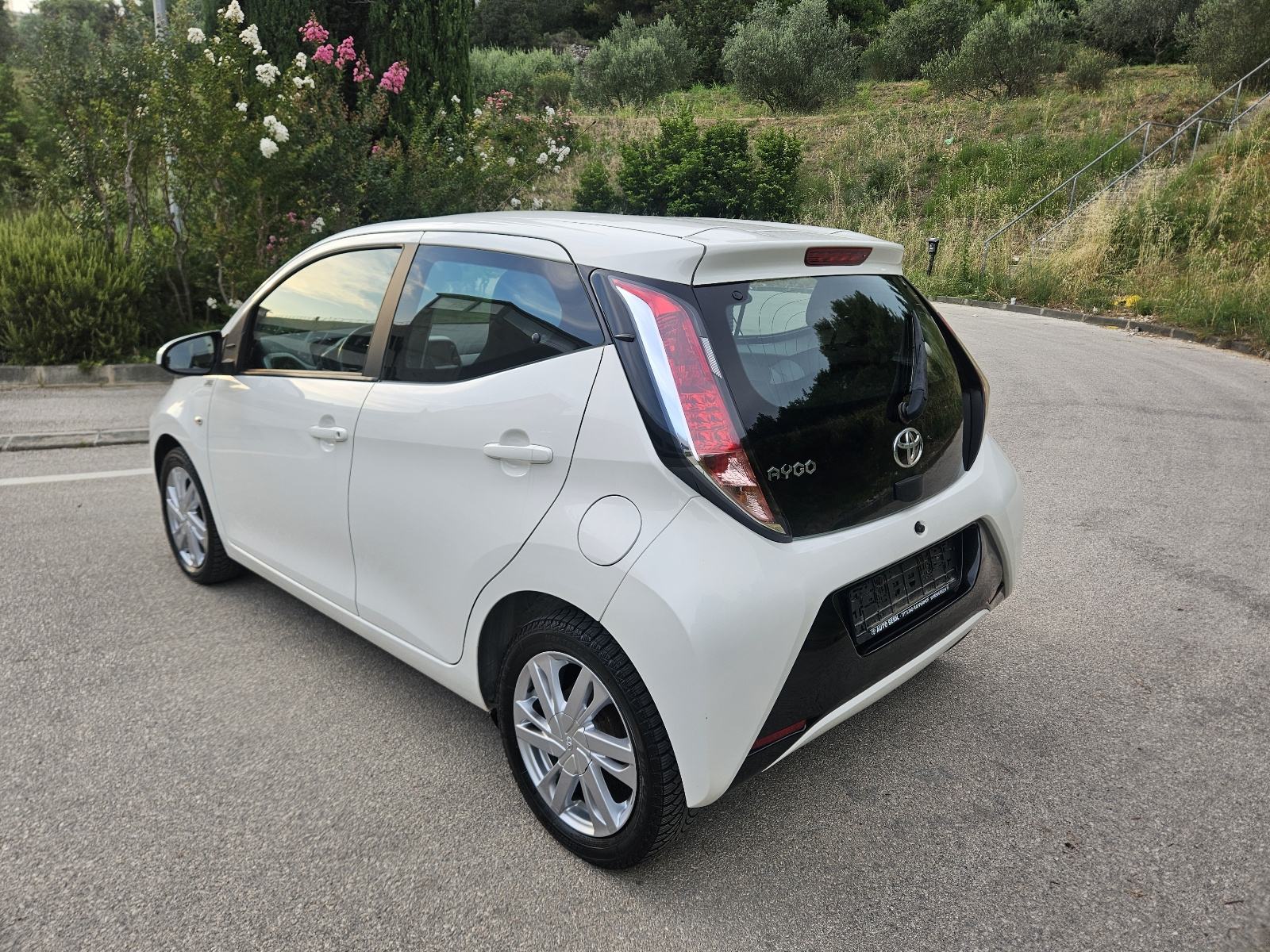 Toyota Aygo 1,0i,prvi vlasnik,kao nova, fotografija 6