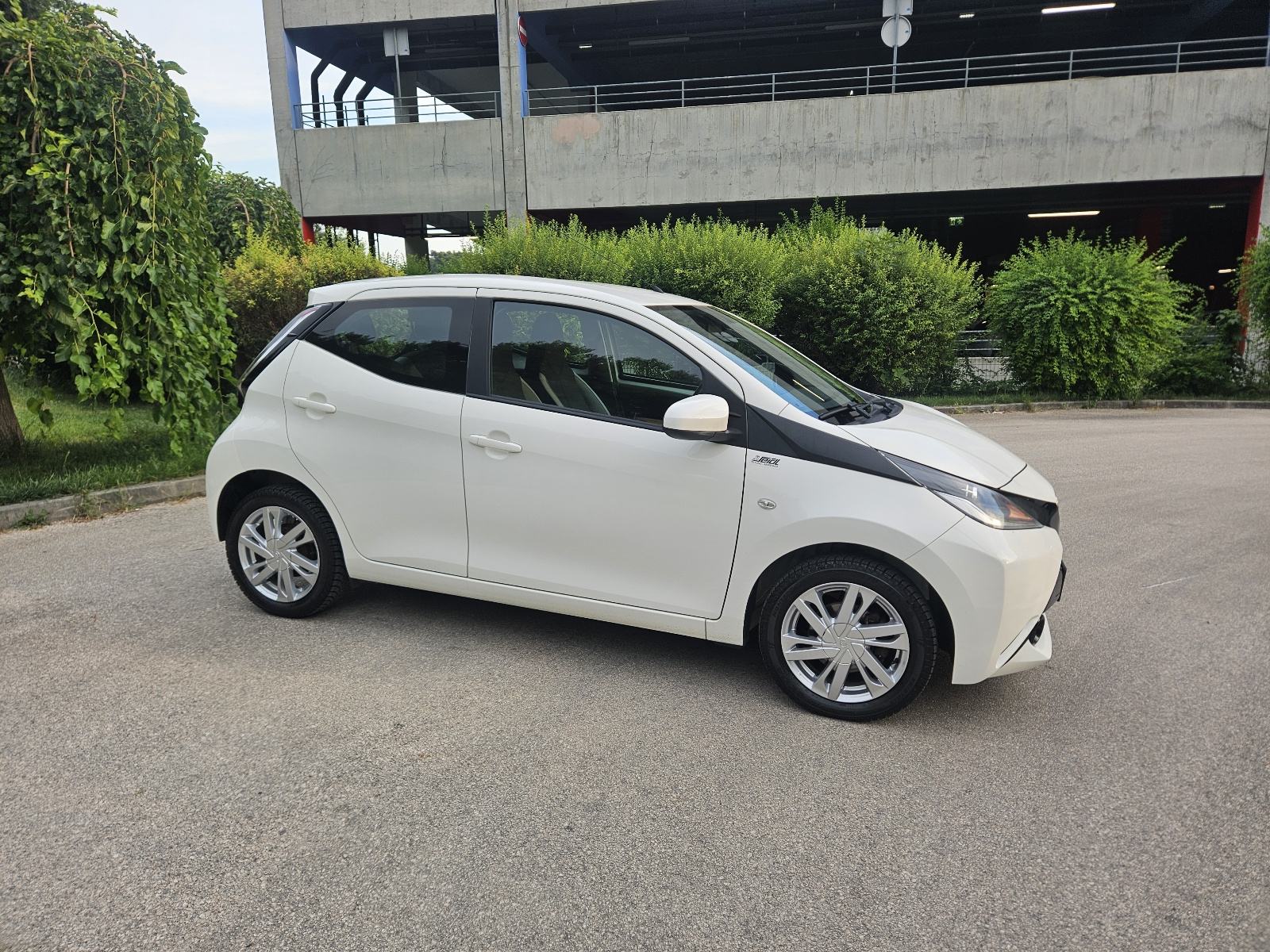 Toyota Aygo 1,0i,prvi vlasnik,kao nova, fotografija 9