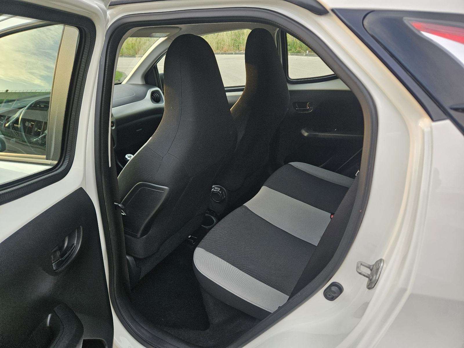 Toyota Aygo 1,0i,prvi vlasnik,kao nova, fotografija 17