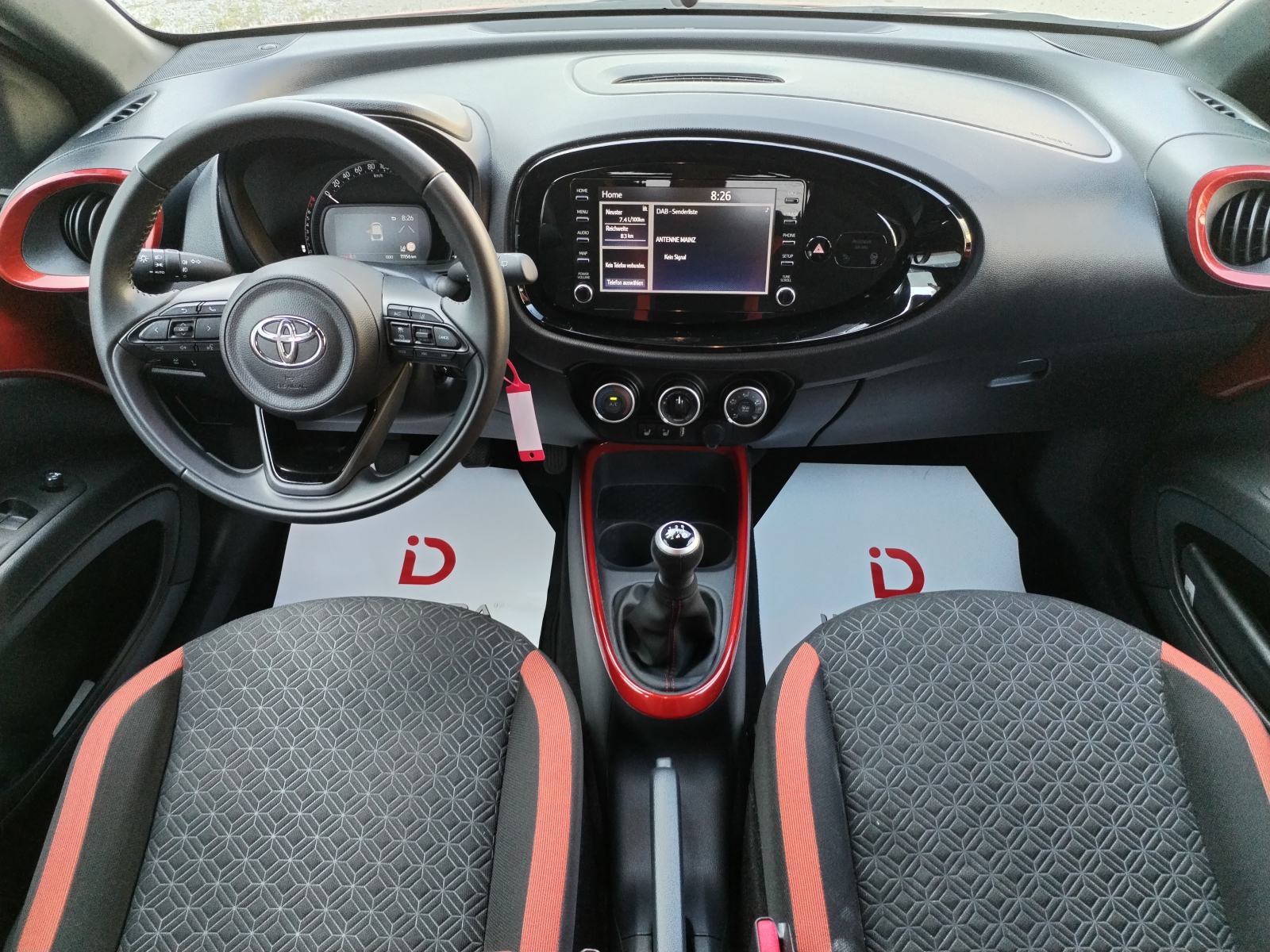 Toyota Aygo X 1.0, SAMO 11.156 km, GAR. 6 GODINA, SERVISNA, TOP STANJE, fotografija 11
